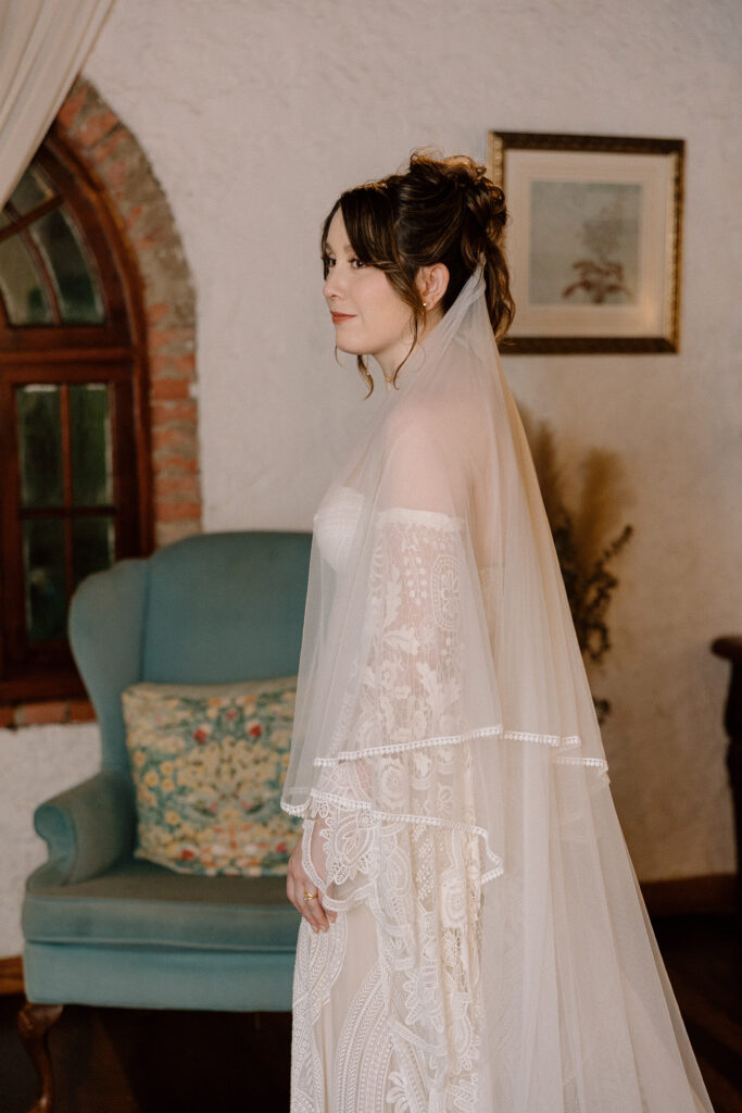 bride getting ready at the Hacienda Siesta Alegre in Puerto Rico 
