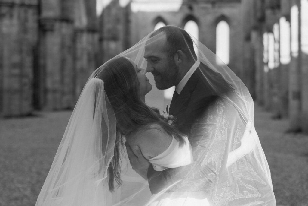Wedding at San Galgano Abbey in Tuscany